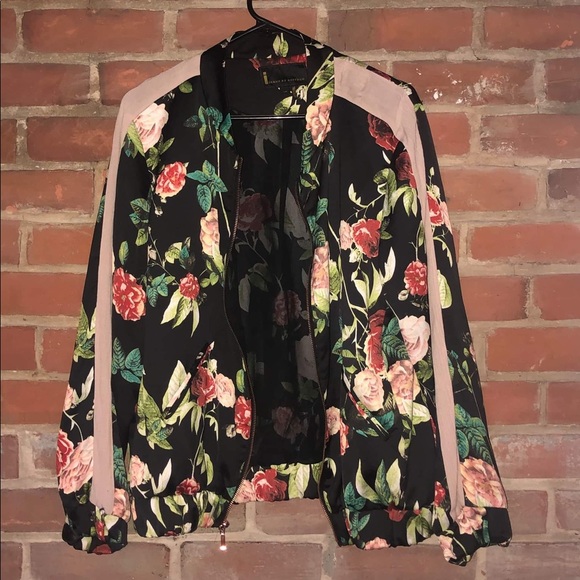 Jacket with flowers - Picture 1 of 1